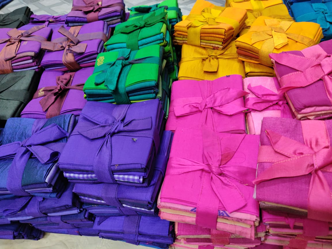 The perfect Fat Quarter for your next quilting, Cushion, Bedsheet or patchwork assignment. These fabric squares are handmade from Recycle Sari Silk, by the artisans in our co-ops in India.