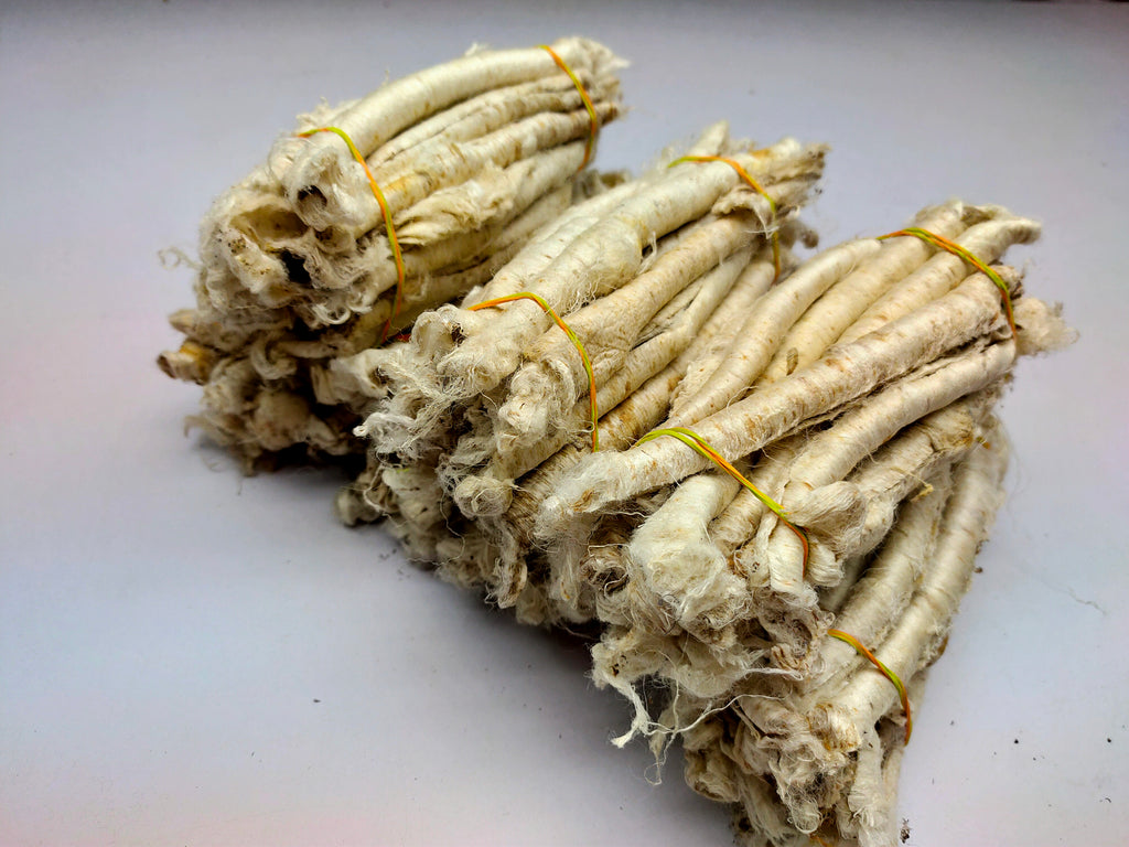 Carrier Rods Perfect for surface texture during felting and can be dyed as per need. If you sprinkle it with water and iron them flat then you can create a sort of silk paper. 
