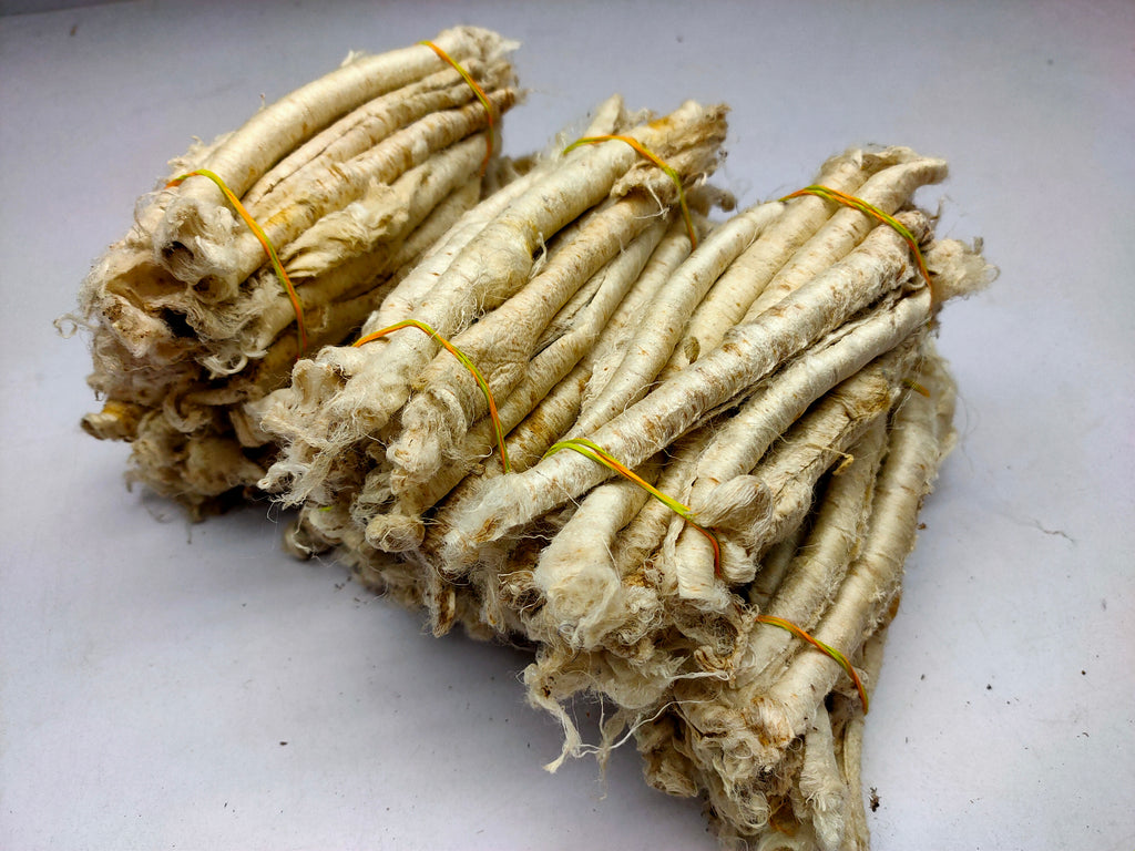 Carrier Rods are a waste product in the silk spinning industry. Perfect for surface texture during felting and can be dyed as per need. 